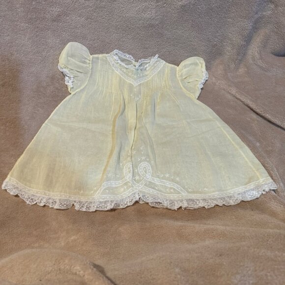 Vintage Antique Baby Infant Doll Dress Pin tucks & Lace Pale Yellow Beautiful Vintage Antique Baby Infant Doll Dress Pin tucks & Lace Pale Yellow Beautiful